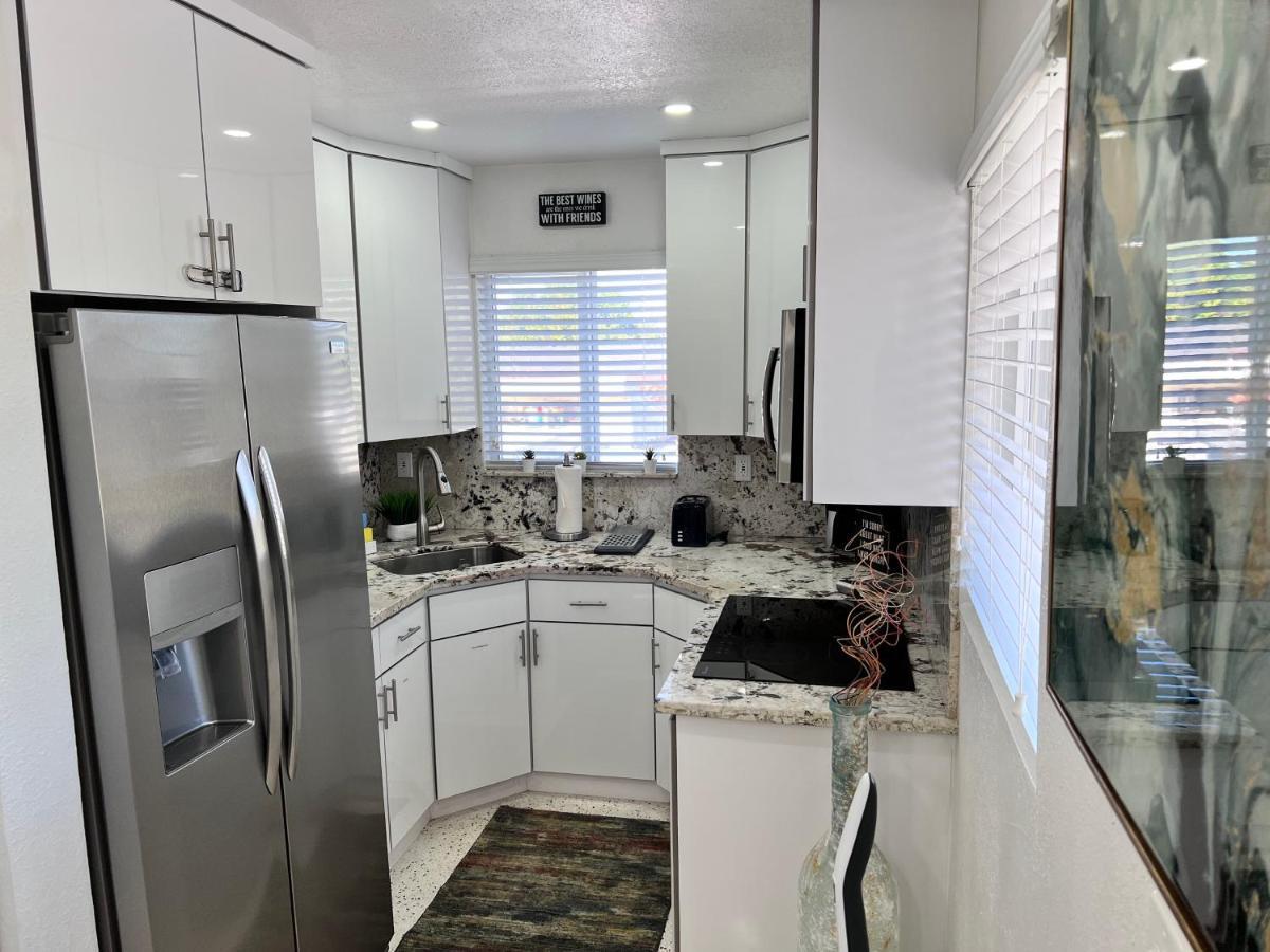 Stylish 2 Bedrooms Apartment By Miami International Airport Екстериор снимка